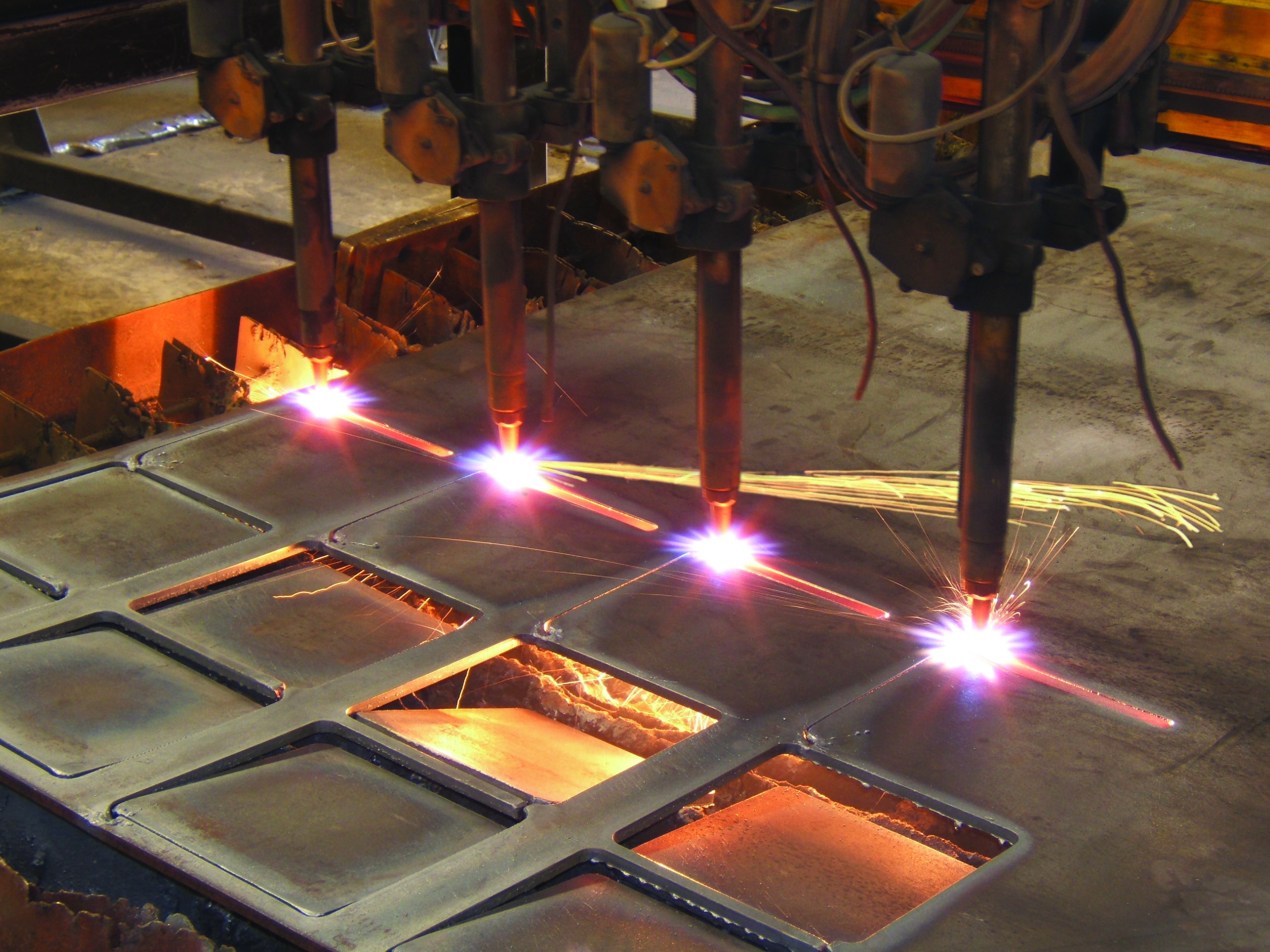 cutting steel with laser